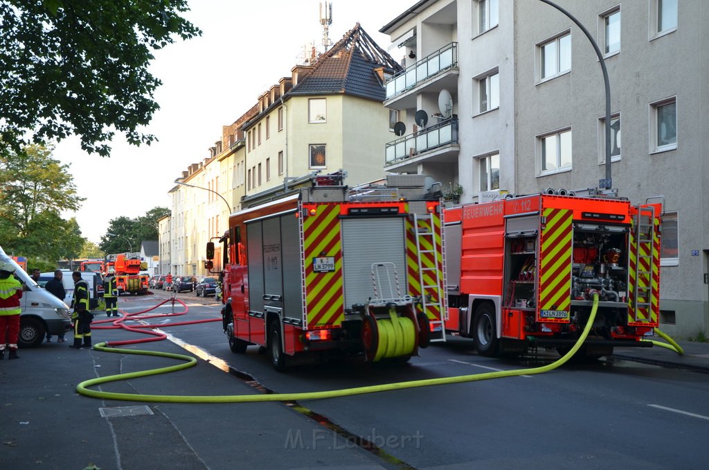 Feuer 3 Dachstuhl Koeln Buchforst Kalk Muelheimerstr P264.JPG